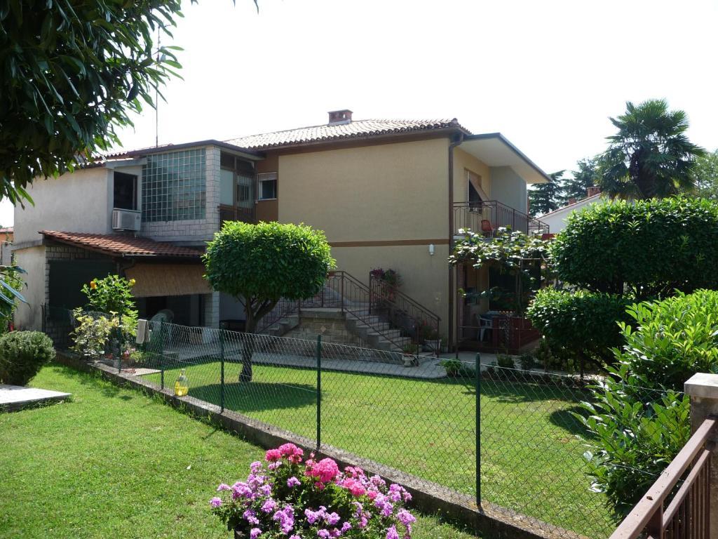 Apartments & Rooms Milka Умаг Экстерьер фото
