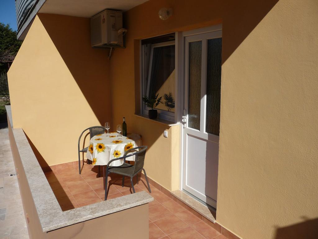 Apartments & Rooms Milka Умаг Экстерьер фото