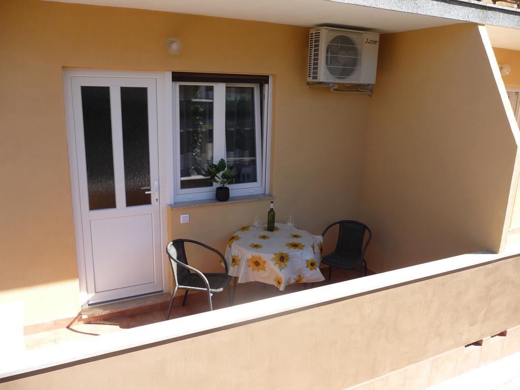 Apartments & Rooms Milka Умаг Экстерьер фото