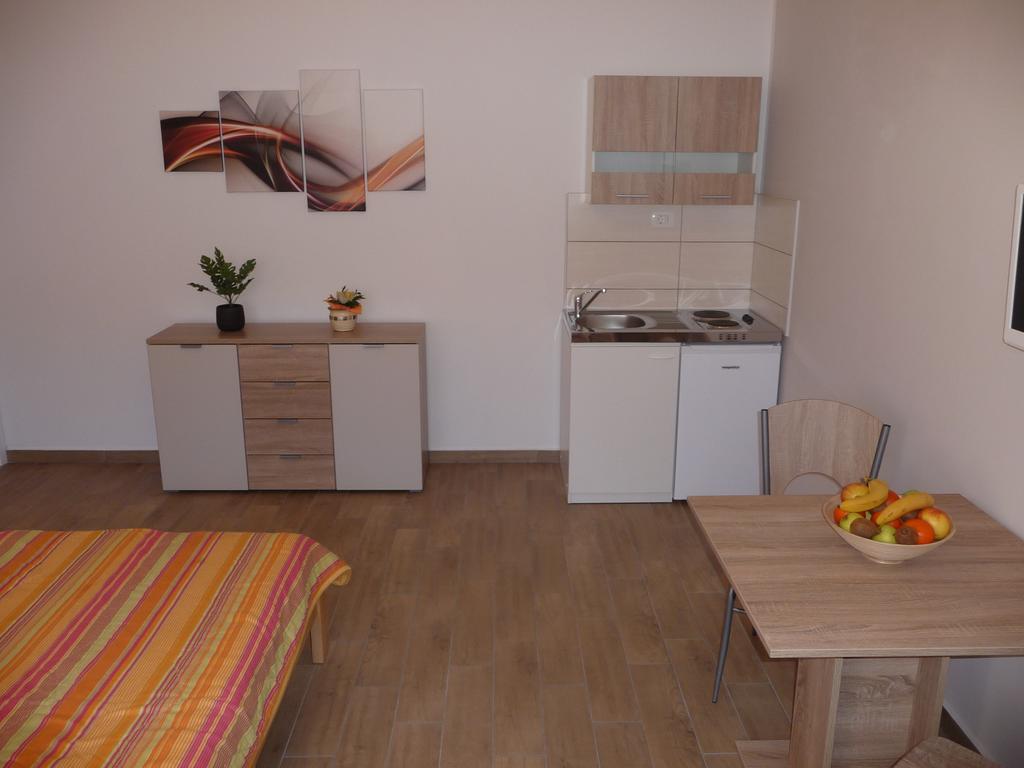 Apartments & Rooms Milka Умаг Экстерьер фото