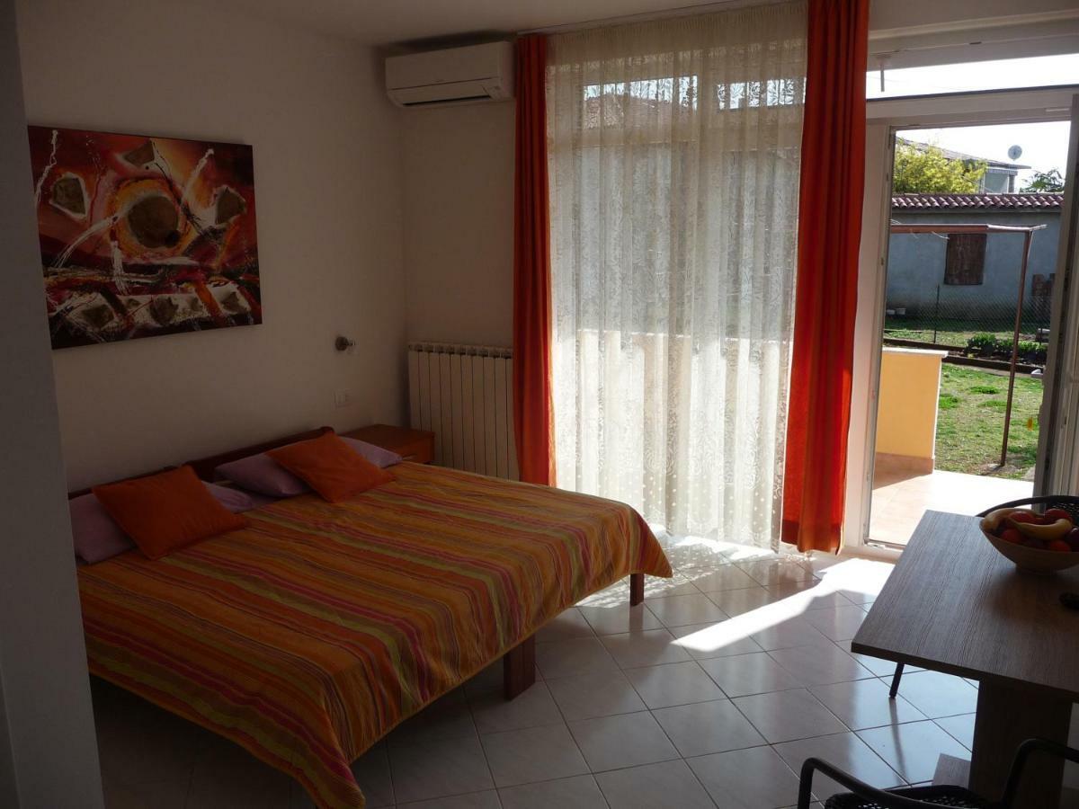 Apartments & Rooms Milka Умаг Экстерьер фото